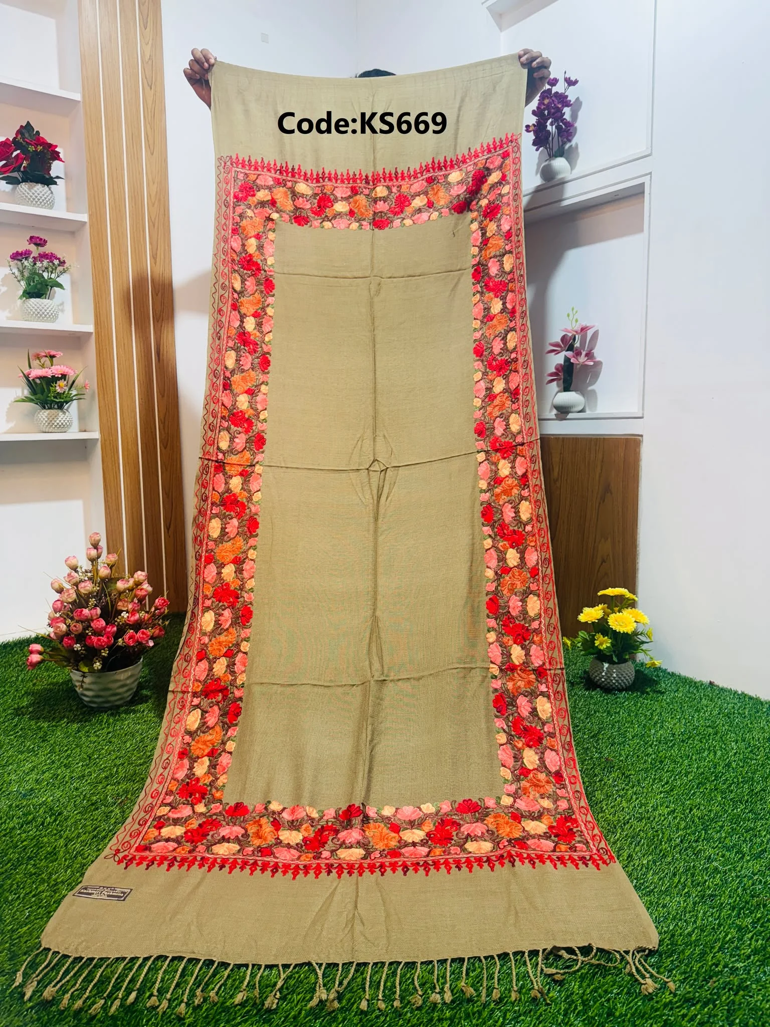 KS669 Beautiful Kashmiri Shawl - Ks669 - Image 1