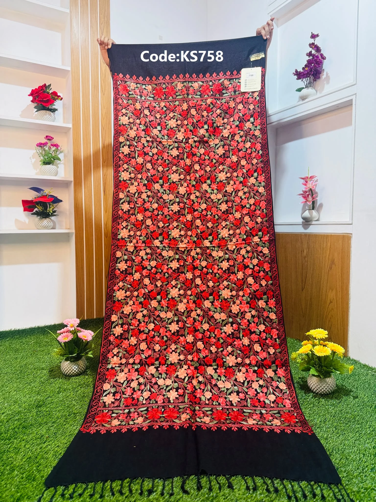 KS758 Beautiful Kashmiri Shawl - Ks758 - Image 1